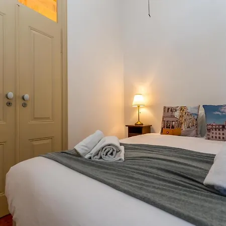 Town House 11 *